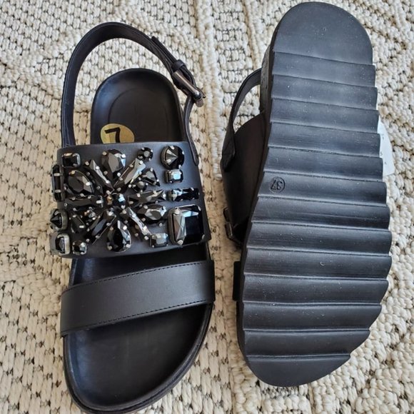 NWT Strategia leather embellished sandals - Picture 3 of 4